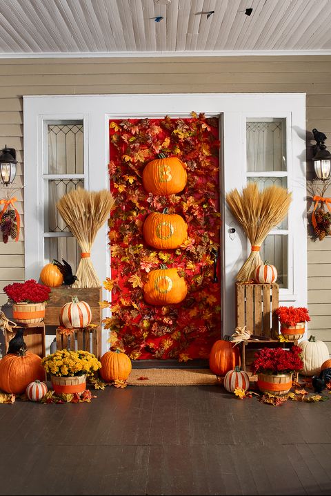 fall-porch-decor-door-1622136415